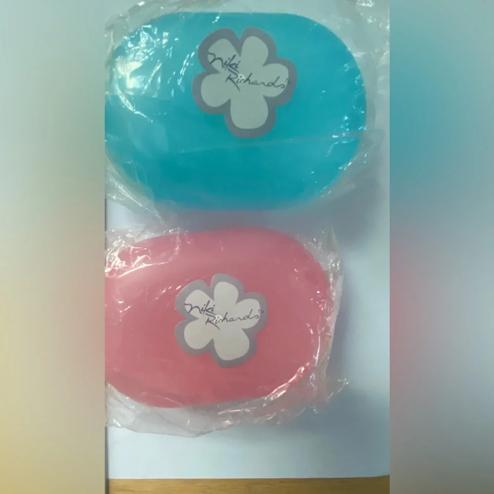 Niki Richards 90s Travel SOAP HOLDER container LOT plastic pink blue container